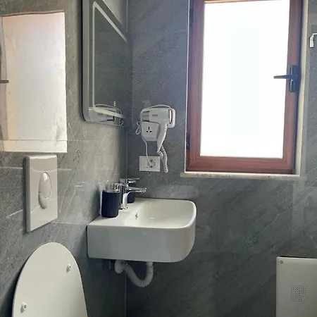 Ferrari 酒店 地拉那